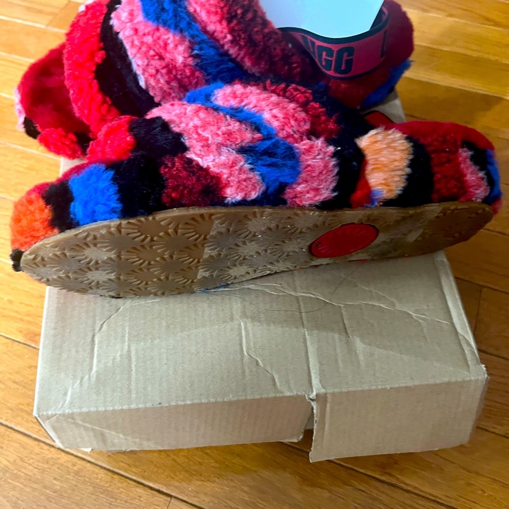Ugg Clog Worn Once And Is Like New . The Box Is A… - image 1